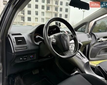 Сірий Тойота Ауріс, об'ємом двигуна 1.6 л та пробігом 89 тис. км за 9999 $, фото 38 на Automoto.ua