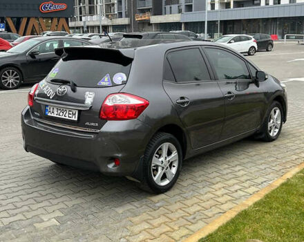 Сірий Тойота Ауріс, об'ємом двигуна 1.6 л та пробігом 244 тис. км за 10200 $, фото 3 на Automoto.ua