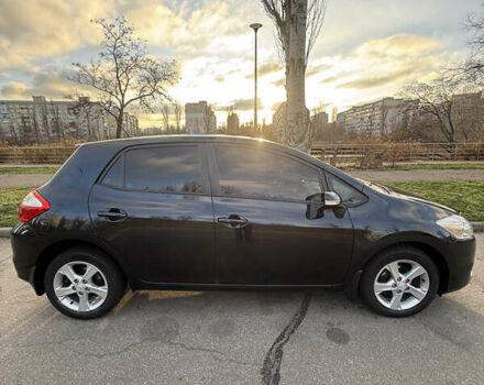 Серый Тойота Аурис, объемом двигателя 1.6 л и пробегом 97 тыс. км за 11200 $, фото 1 на Automoto.ua