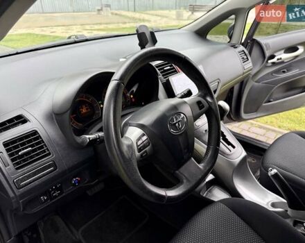 Сірий Тойота Ауріс, об'ємом двигуна 1.6 л та пробігом 89 тис. км за 9999 $, фото 37 на Automoto.ua