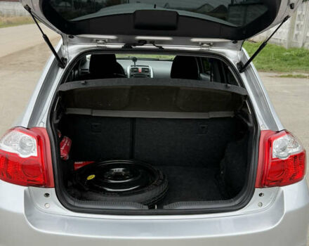 Серый Тойота Аурис, объемом двигателя 1.33 л и пробегом 272 тыс. км за 9000 $, фото 4 на Automoto.ua