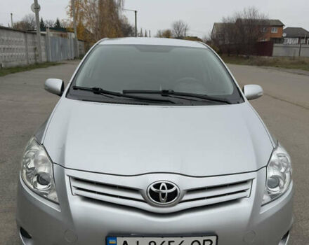 Серый Тойота Аурис, объемом двигателя 1.33 л и пробегом 272 тыс. км за 9000 $, фото 1 на Automoto.ua