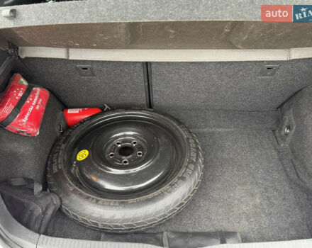 Серый Тойота Аурис, объемом двигателя 1.33 л и пробегом 272 тыс. км за 9000 $, фото 3 на Automoto.ua