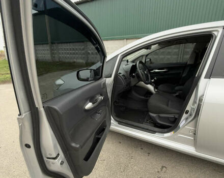 Серый Тойота Аурис, объемом двигателя 1.33 л и пробегом 272 тыс. км за 9000 $, фото 10 на Automoto.ua