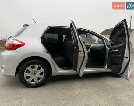 Серый Тойота Аурис, объемом двигателя 1.33 л и пробегом 272 тыс. км за 9000 $, фото 6 на Automoto.ua