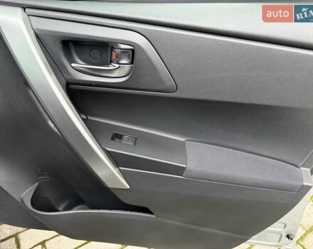 Сірий Тойота Ауріс, об'ємом двигуна 1.3 л та пробігом 63 тис. км за 9800 $, фото 26 на Automoto.ua
