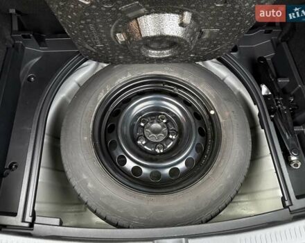 Сірий Тойота Ауріс, об'ємом двигуна 1.3 л та пробігом 63 тис. км за 9800 $, фото 47 на Automoto.ua