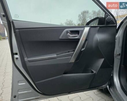 Сірий Тойота Ауріс, об'ємом двигуна 1.6 л та пробігом 178 тис. км за 11800 $, фото 11 на Automoto.ua