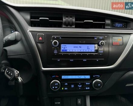 Сірий Тойота Ауріс, об'ємом двигуна 1.3 л та пробігом 63 тис. км за 9800 $, фото 34 на Automoto.ua