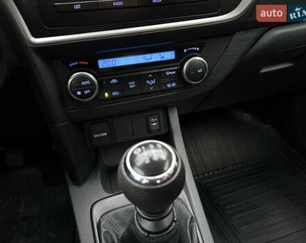 Сірий Тойота Ауріс, об'ємом двигуна 1.3 л та пробігом 63 тис. км за 9800 $, фото 35 на Automoto.ua