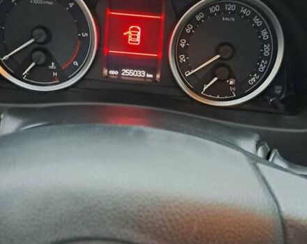 Сірий Тойота Ауріс, об'ємом двигуна 2 л та пробігом 255 тис. км за 12500 $, фото 7 на Automoto.ua