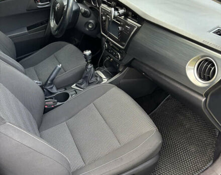 Сірий Тойота Ауріс, об'ємом двигуна 2 л та пробігом 225 тис. км за 11000 $, фото 19 на Automoto.ua