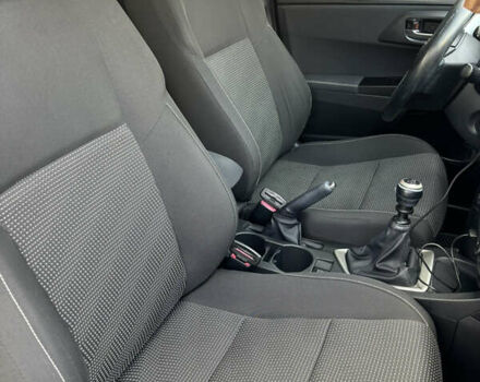 Сірий Тойота Ауріс, об'ємом двигуна 2 л та пробігом 225 тис. км за 11000 $, фото 16 на Automoto.ua