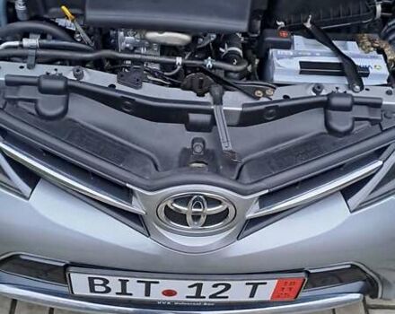 Сірий Тойота Ауріс, об'ємом двигуна 2 л та пробігом 255 тис. км за 12500 $, фото 2 на Automoto.ua