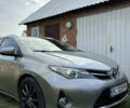 Сірий Тойота Ауріс, об'ємом двигуна 2 л та пробігом 225 тис. км за 11000 $, фото 2 на Automoto.ua