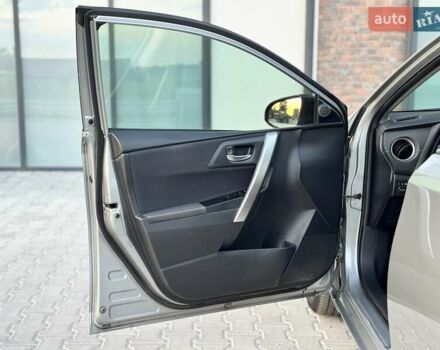 Серый Тойота Аурис, объемом двигателя 2 л и пробегом 185 тыс. км за 11999 $, фото 30 на Automoto.ua