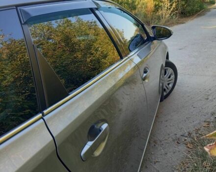 Серый Тойота Аурис, объемом двигателя 1.6 л и пробегом 212 тыс. км за 11000 $, фото 2 на Automoto.ua