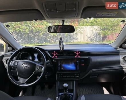 Серый Тойота Аурис, объемом двигателя 1.6 л и пробегом 220 тыс. км за 10500 $, фото 11 на Automoto.ua