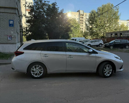 Сірий Тойота Ауріс, об'ємом двигуна 1.8 л та пробігом 257 тис. км за 12800 $, фото 4 на Automoto.ua