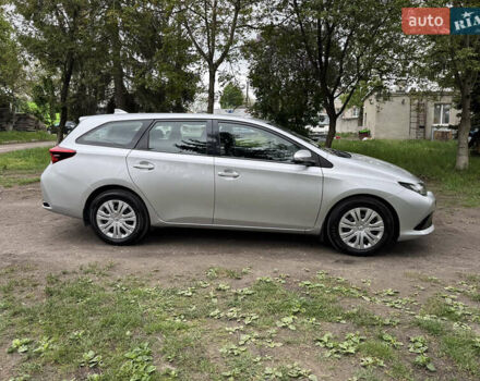 Сірий Тойота Ауріс, об'ємом двигуна 1.6 л та пробігом 175 тис. км за 13100 $, фото 5 на Automoto.ua