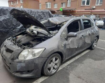 Серый Тойота Аурис, объемом двигателя 1.4 л и пробегом 295 тыс. км за 1999 $, фото 1 на Automoto.ua