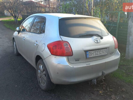 Серый Тойота Аурис, объемом двигателя 2 л и пробегом 318 тыс. км за 5300 $, фото 1 на Automoto.ua