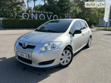 Тойота Аурис 2007 в Киеве на Automoto.ua Серый Тойота Аурис, объемом двигателя 1.4 л и пробегом 288 тыс. км за 5990 $, фото 1 на Automoto.ua