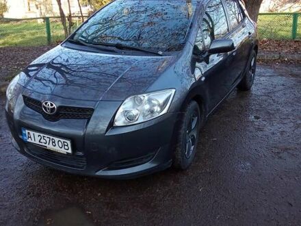 Серый Тойота Аурис, объемом двигателя 1.6 л и пробегом 260 тыс. км за 5850 $, фото 1 на Automoto.ua