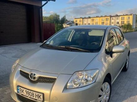 Тойота Аурис 2007 в Ровно на Automoto.ua Серый Тойота Аурис, объемом двигателя 2 л и пробегом 233 тыс. км за 6604 $, фото 1 на Automoto.ua