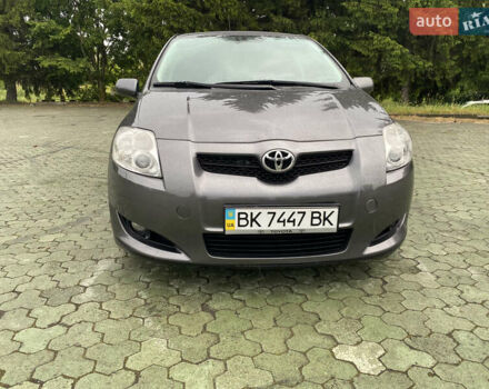 Серый Тойота Аурис, объемом двигателя 1.6 л и пробегом 178 тыс. км за 6500 $, фото 1 на Automoto.ua