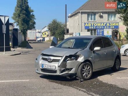 Серый Тойота Аурис, объемом двигателя 1.6 л и пробегом 205 тыс. км за 5000 $, фото 1 на Automoto.ua