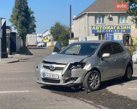 Серый Тойота Аурис, объемом двигателя 1.6 л и пробегом 205 тыс. км за 5000 $, фото 1 на Automoto.ua