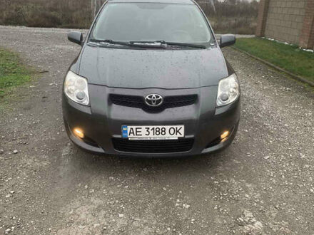 Серый Тойота Аурис, объемом двигателя 1.6 л и пробегом 200 тыс. км за 6800 $, фото 1 на Automoto.ua