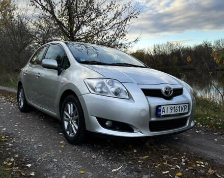 Сірий Тойота Ауріс, об'ємом двигуна 1.4 л та пробігом 260 тис. км за 6500 $, фото 1 на Automoto.ua