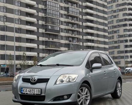 Сірий Тойота Ауріс, об'ємом двигуна 2 л та пробігом 250 тис. км за 6900 $, фото 1 на Automoto.ua