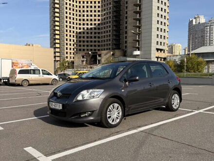 Серый Тойота Аурис, объемом двигателя 1.6 л и пробегом 144 тыс. км за 7800 $, фото 1 на Automoto.ua