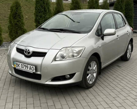 Серый Тойота Аурис, объемом двигателя 1.6 л и пробегом 99 тыс. км за 7100 $, фото 1 на Automoto.ua