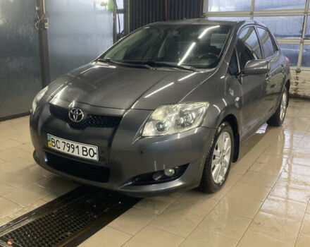 Серый Тойота Аурис, объемом двигателя 1.6 л и пробегом 130 тыс. км за 5100 $, фото 1 на Automoto.ua