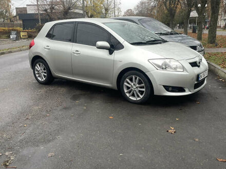 Серый Тойота Аурис, объемом двигателя 1.4 л и пробегом 250 тыс. км за 8200 $, фото 1 на Automoto.ua