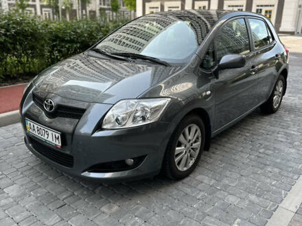 Тойота Аурис 2009 в Киеве на Automoto.ua Серый Тойота Аурис, объемом двигателя 1.6 л и пробегом 121 тыс. км за 9000 $, фото 1 на Automoto.ua