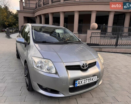 Серый Тойота Аурис, объемом двигателя 1.36 л и пробегом 220 тыс. км за 6500 $, фото 1 на Automoto.ua