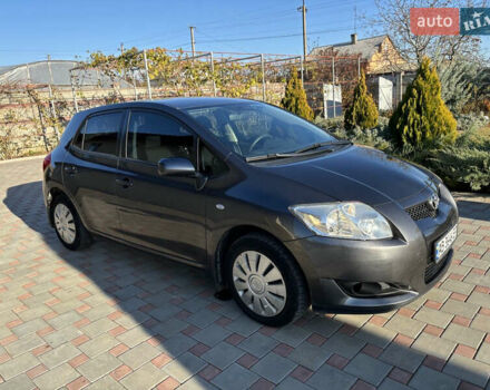 Серый Тойота Аурис, объемом двигателя 1.6 л и пробегом 240 тыс. км за 8500 $, фото 1 на Automoto.ua