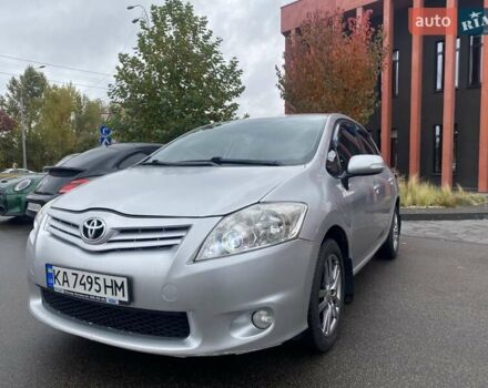 Серый Тойота Аурис, объемом двигателя 1.6 л и пробегом 263 тыс. км за 8400 $, фото 1 на Automoto.ua