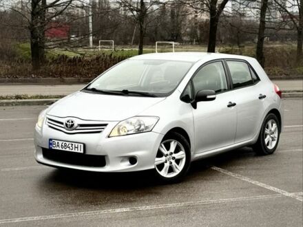 Сірий Тойота Ауріс, об'ємом двигуна 1.3 л та пробігом 178 тис. км за 7800 $, фото 1 на Automoto.ua