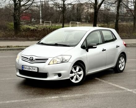 Серый Тойота Аурис, объемом двигателя 1.3 л и пробегом 178 тыс. км за 7800 $, фото 1 на Automoto.ua