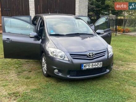 Серый Тойота Аурис, объемом двигателя 1.33 л и пробегом 167 тыс. км за 2850 $, фото 1 на Automoto.ua
