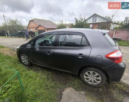 Сірий Тойота Ауріс, об'ємом двигуна 1.36 л та пробігом 143 тис. км за 8500 $, фото 1 на Automoto.ua