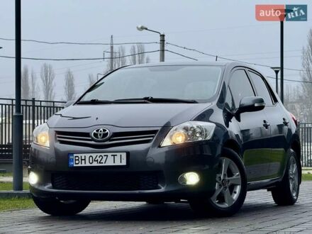 Сірий Тойота Ауріс, об'ємом двигуна 1.6 л та пробігом 89 тис. км за 9999 $, фото 1 на Automoto.ua