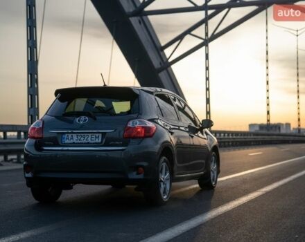 Сірий Тойота Ауріс, об'ємом двигуна 1.6 л та пробігом 245 тис. км за 9700 $, фото 1 на Automoto.ua