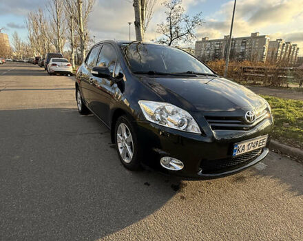 Сірий Тойота Ауріс, об'ємом двигуна 1.6 л та пробігом 97 тис. км за 11200 $, фото 1 на Automoto.ua